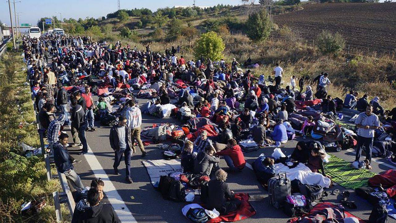 İki ülke Suriyelilerin iltica başvurularını dondurdu