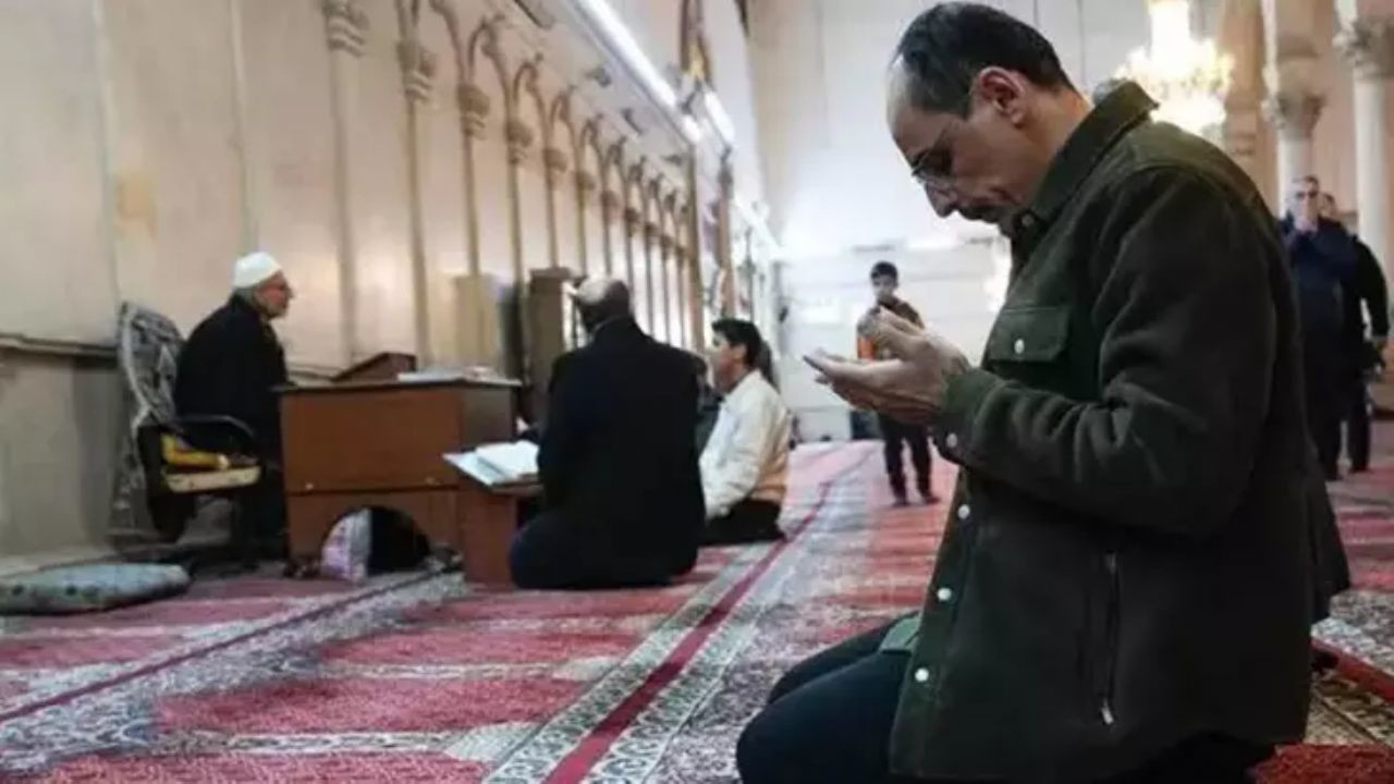 MİT Başkanı İbrahim Kalın, Emevi Camii'nde dua etti: O anı paylaştı