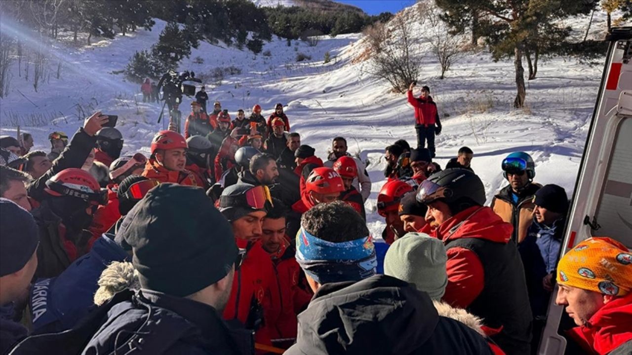 Erzurum'da Palandöken Dağı'nda sporcular çığ altında kaldı