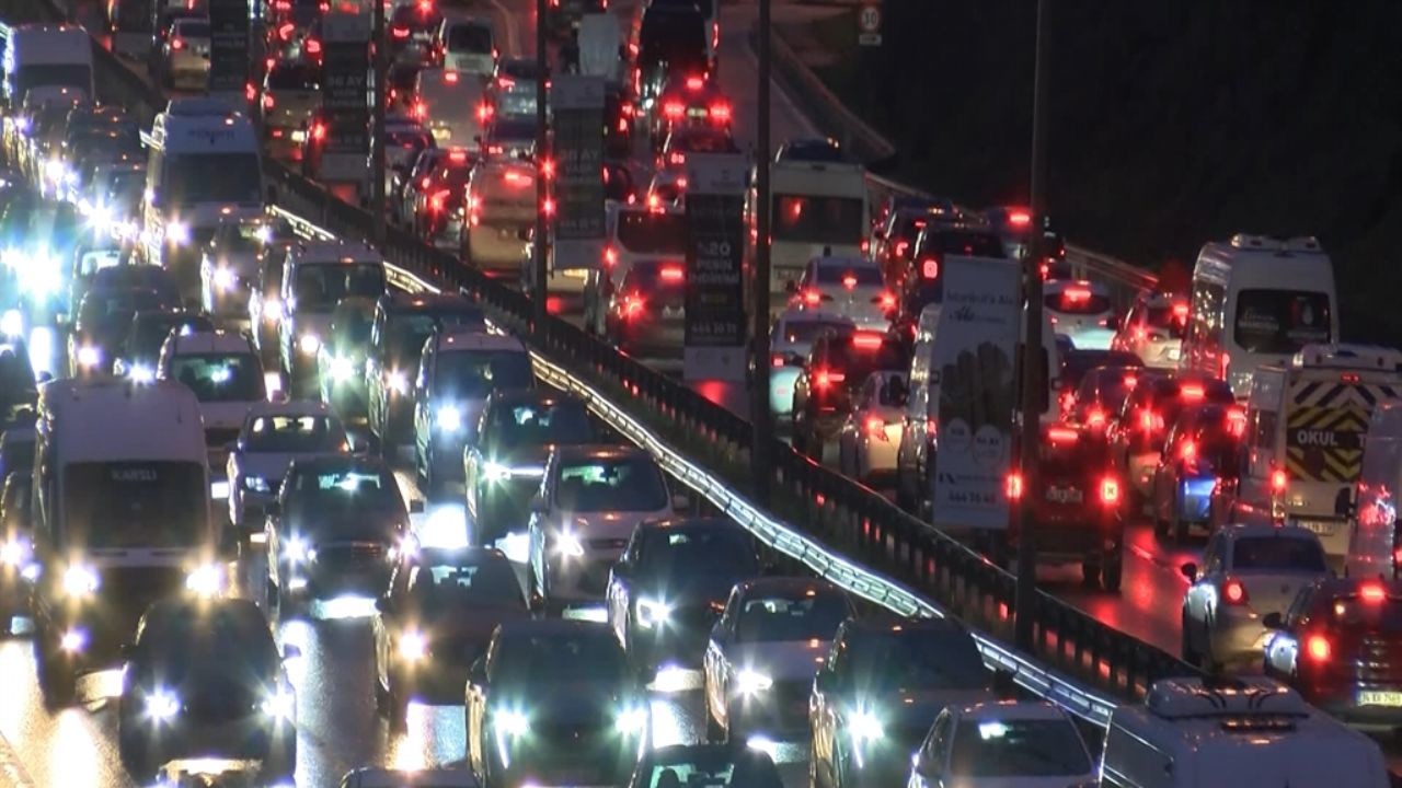 İstanbul'da trafik kilitlendi