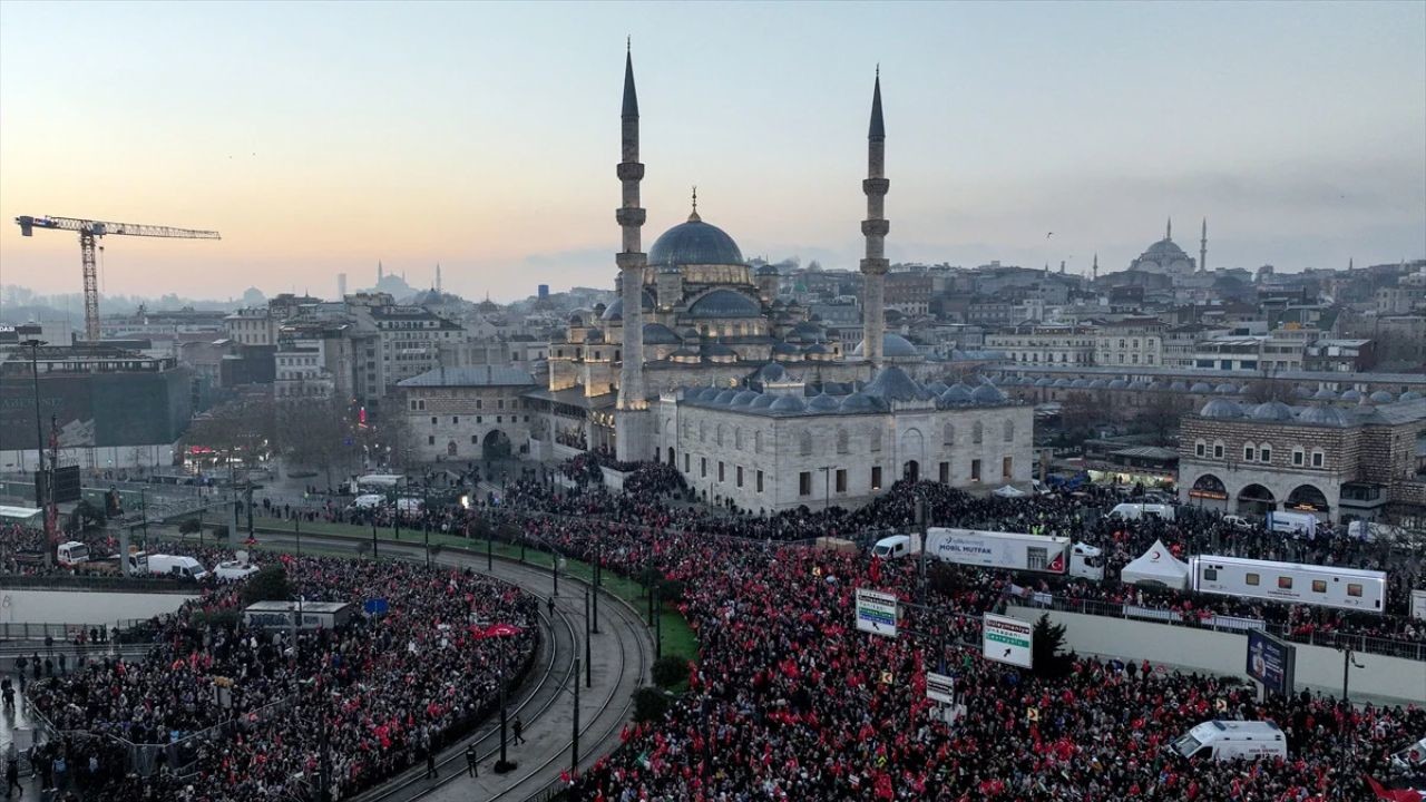 Milyonlar Gazze için Galata'da buluştu