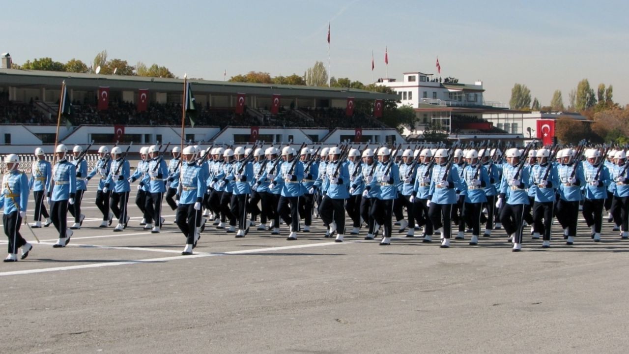 Devlet başkanlarının resmi törenlerde gördüğü ilk yüzler: Cumhurbaşkanlığı Muhafız Alay Komutanlığı personelleri