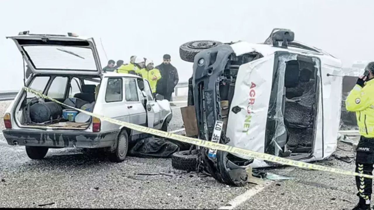 Kırşehir'de minibüs kazası: 3 ölü