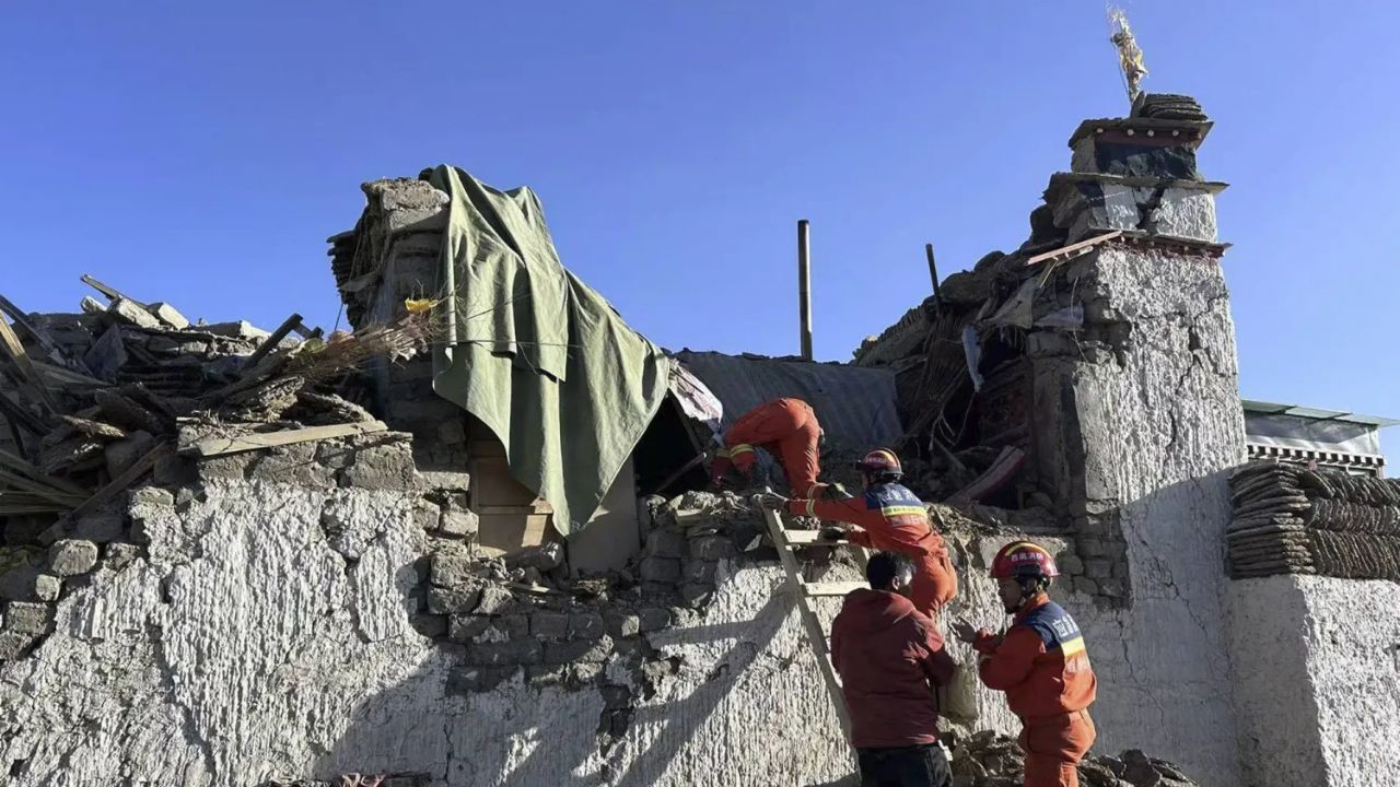 Çin'in Tibet bölgesinde 6,8 düyüklüğünde deprem