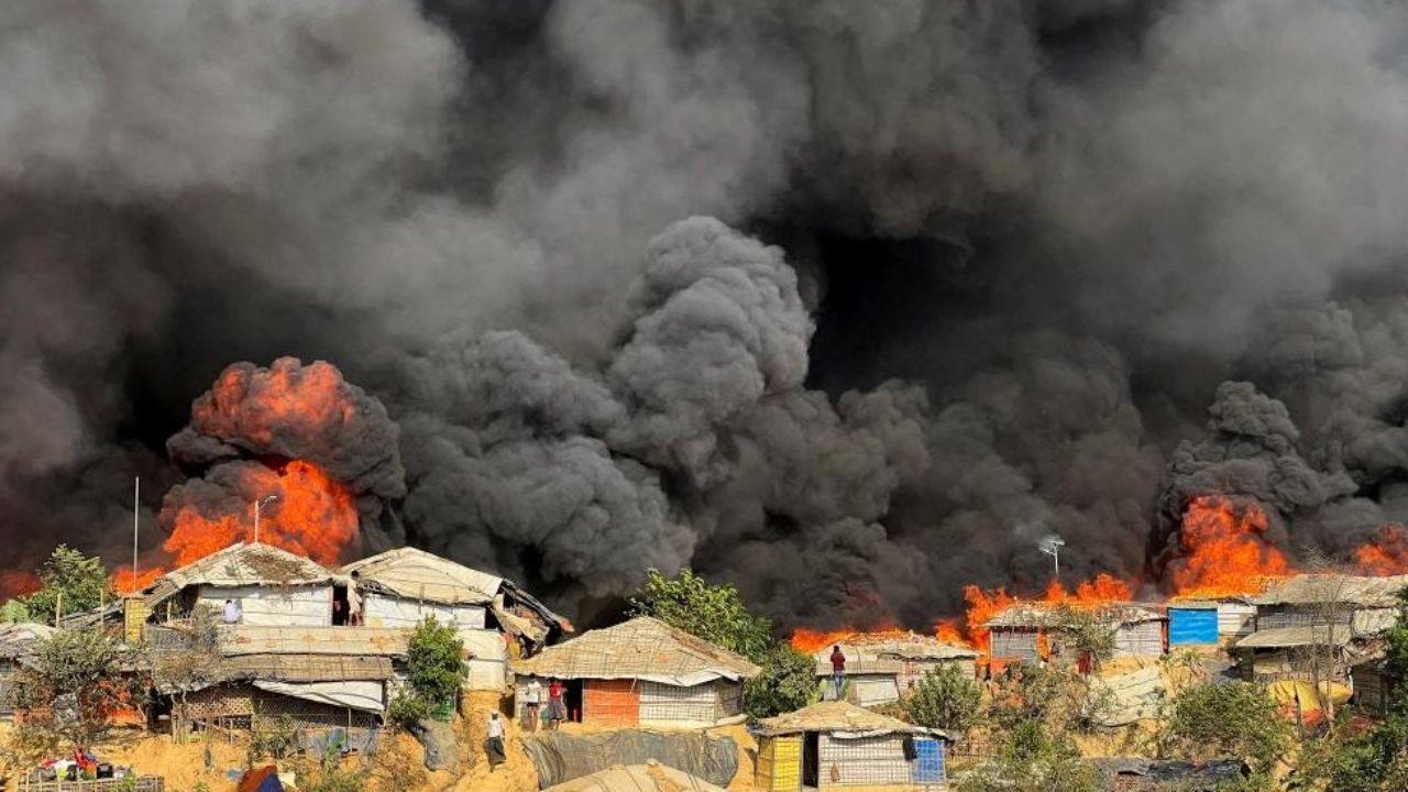 Arakan'da katliam! Ordu havadan bomba yağdırdı