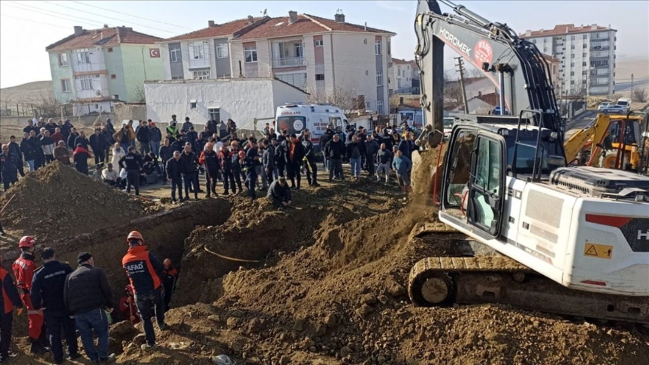 Polatlı'da kanalizasyon bağlantı çalışmasındaki göçükte 2 işçi hayatını kaybetti