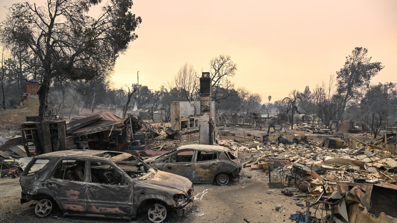 Los Angeles yangınında ölü sayısı 16'ya yükseldi