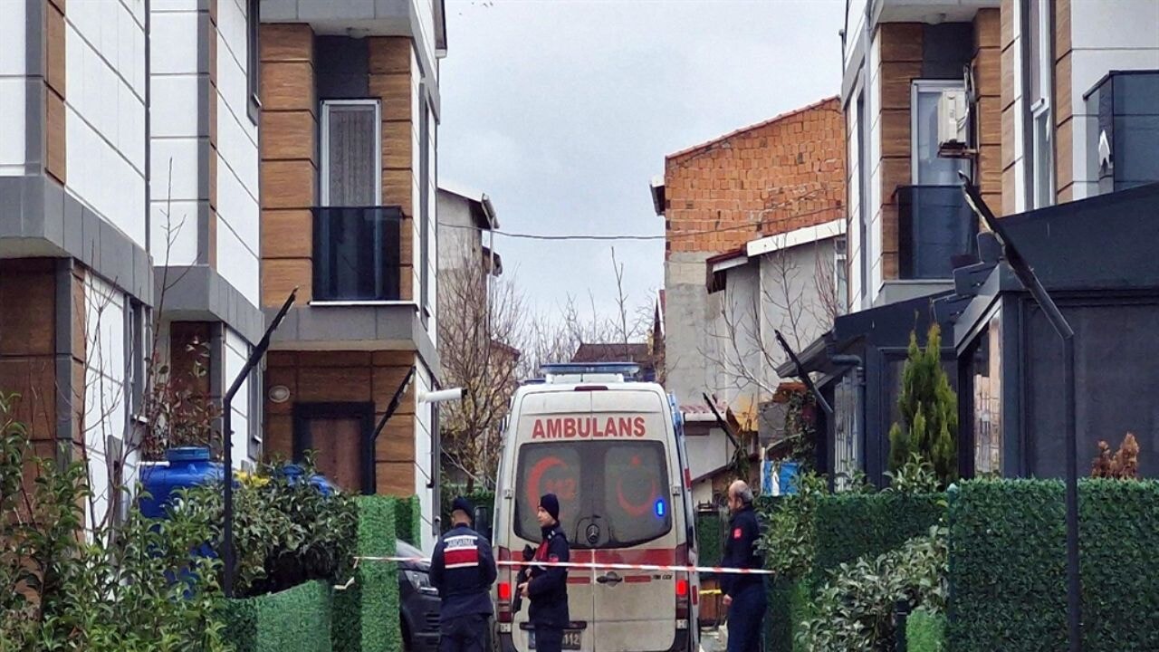 Villada anne ve kızı ölü, baba ise ağır yaralı bulundu