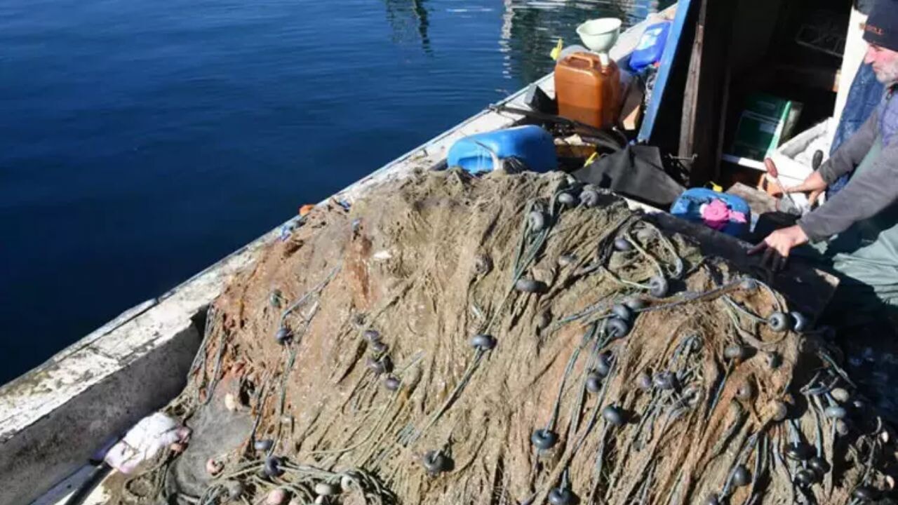 Marmara Denizi'ni yeniden saran müsilaj felaketi balıkçıları vurdu