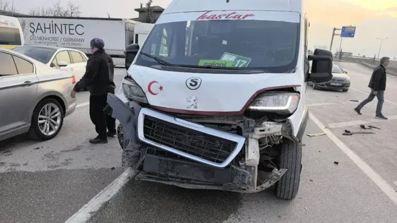 Bursa'da feci kaza: 7'si öğrenci 10 kişi hastanede