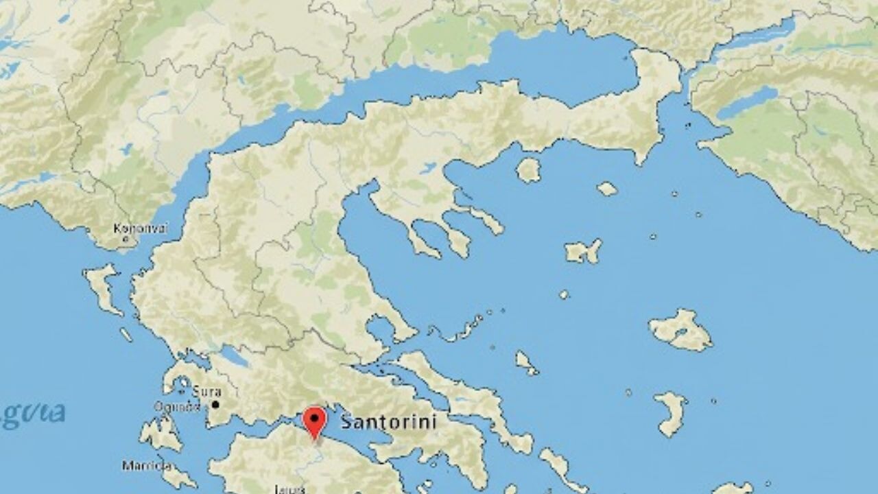 Ege'nin incisi Santorini: Türkiye'ye ne kadar uzaklıkta?