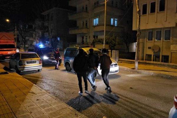 Dur ihtarına uymayarak kaçan 2 kişi polis kovalamacasıyla yakalandı