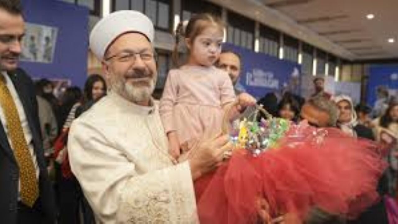 Diyanet İşleri Başkanı Erbaş 'Külliye'de Ramazan' kapsamındaki atölyeleri ziyaret etti