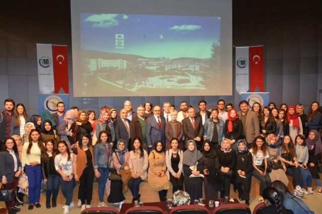 Düzce Üniversitesi Milli Şairimiz Mehmet Akif Ersoy'un torununu