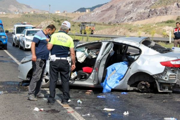 kayseri de feci kaza 2 olu 3 agir yarali timeturk haber