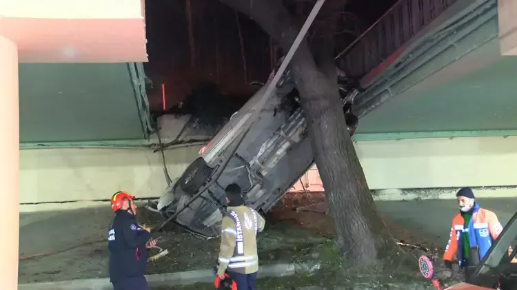 Bakırköy'de Alkollü Sürücünün Viyadükten Düşmesi