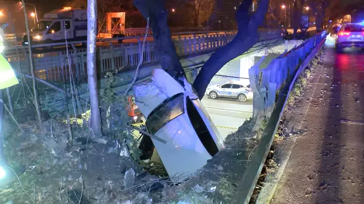 Bakırköy'deki Alkol Etkisiyle Viyadükten Düşen Araç