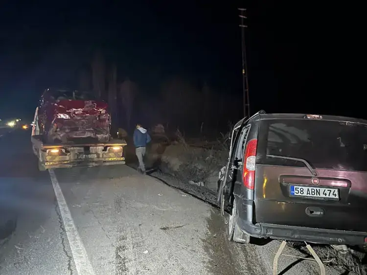 Sivas-Ankara Kara Yolunda Meydana Gelen Kazada 7 Yaralı