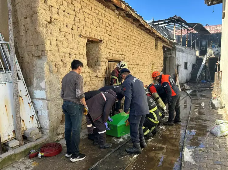 Uşak'ta Yangın Faciası: 1 Ölü, 1 Yaralı