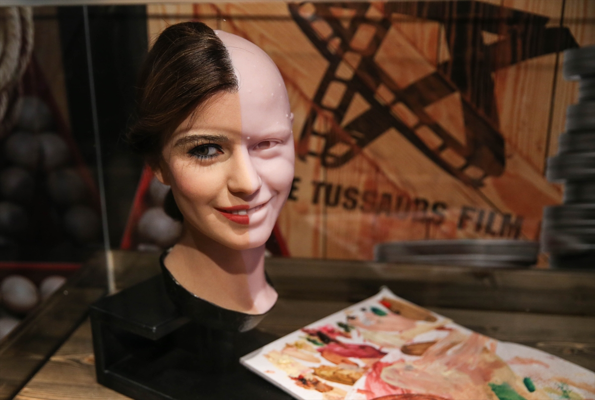 Идеальная копия актрисы: восковая фигура Джоли восхищает точностью деталей